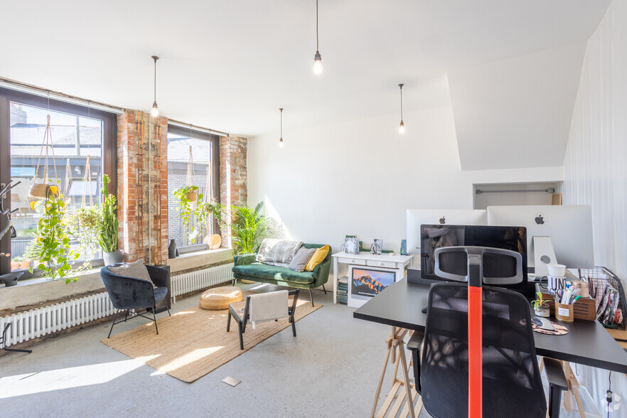 1 Candlewick Ln, Plymouth for lease - Interior Photo - Image 2 of 19