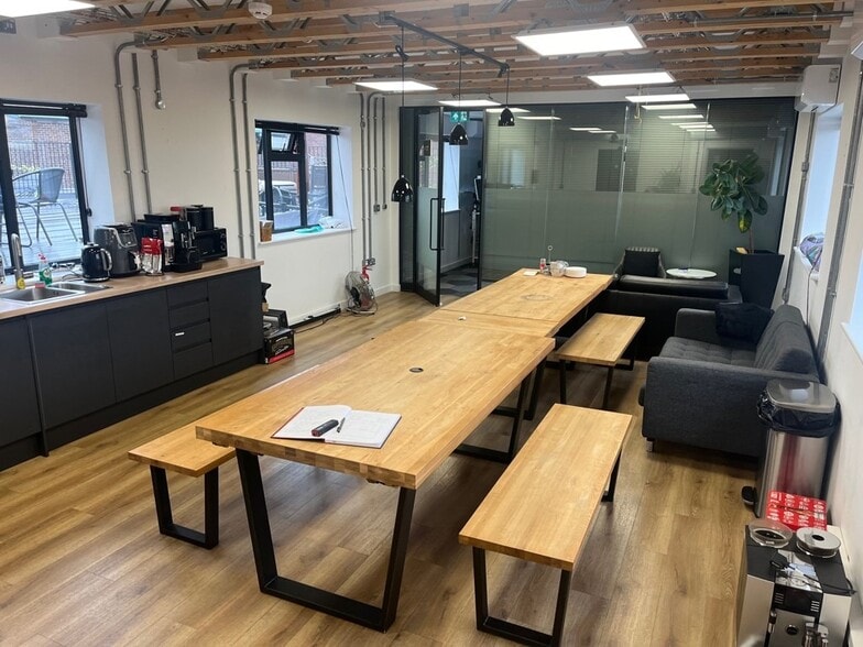 70 Commercial Sq, Leicester for lease - Interior Photo - Image 3 of 10