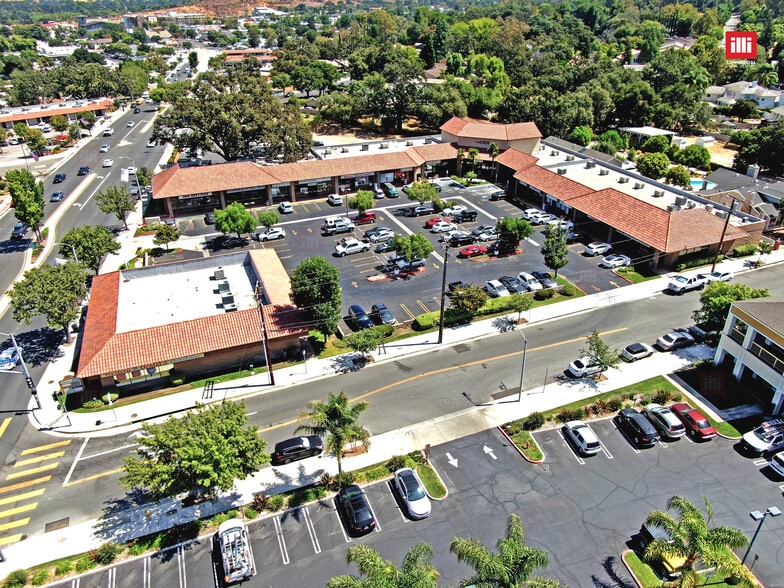 23120-23130 Lyons Ave, Santa Clarita, CA à louer - Photo du bâtiment - Image 3 de 6