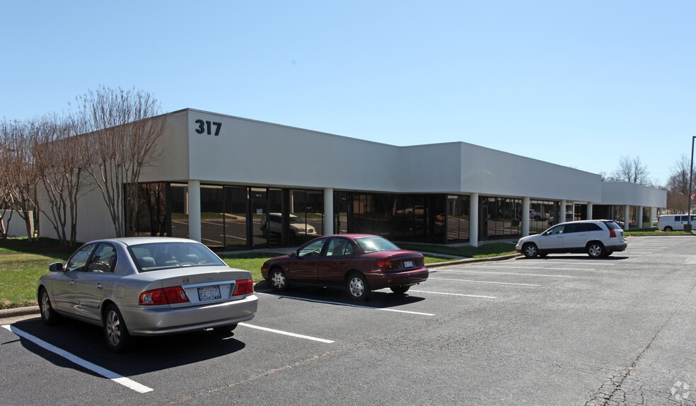317 Westgate Dr, Greensboro, NC for lease - Primary Photo - Image 1 of 2
