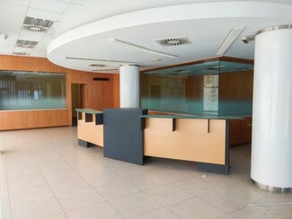 Plus de détails pour Multi-résidentiel à vendre