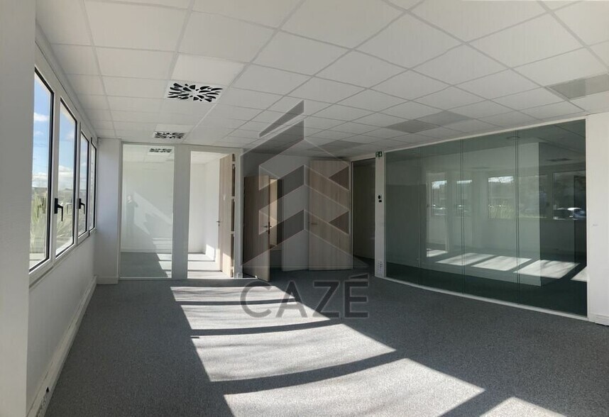 Office in Mérignac for lease - Interior Photo - Image 1 of 5