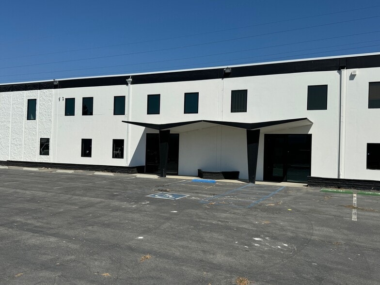 7571 Santa Rita Cir, Stanton, CA for lease - Building Photo - Image 3 of 5