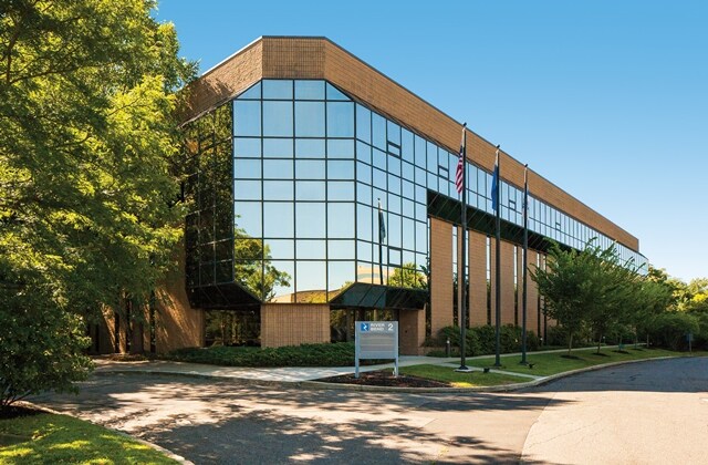 2 Omega Dr, Stamford, CT à louer - Photo du bâtiment - Image 1 de 1