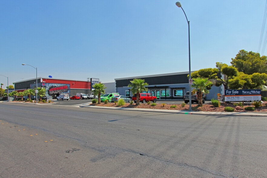 5880 S Valley View Blvd, Las Vegas, NV à louer - Photo du bâtiment - Image 2 de 10