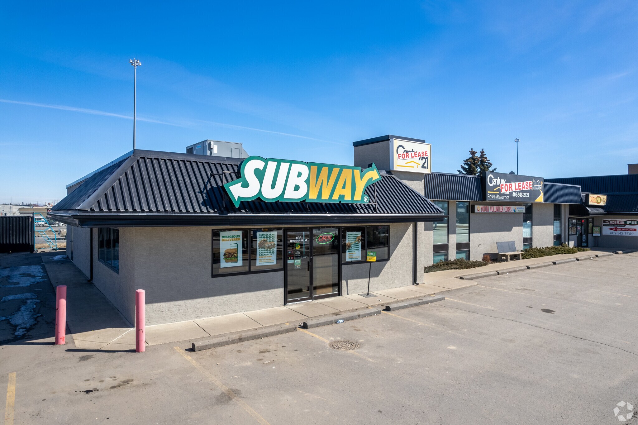 108 Edmonton Trl NE, Airdrie, AB à vendre Photo du bâtiment- Image 1 de 1