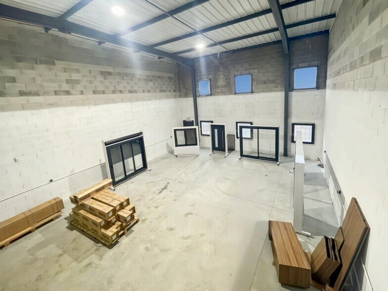 Industrial in Mions for lease - Interior Photo - Image 1 of 6