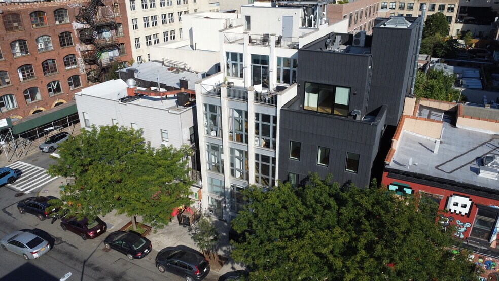 161 Roebling St, Brooklyn, NY à vendre - Photo du bâtiment - Image 3 de 7