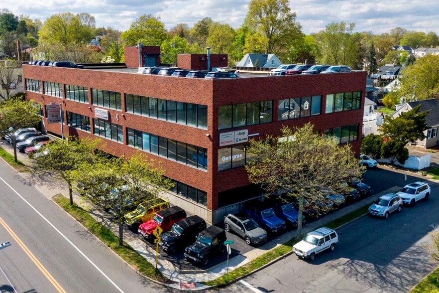 430 Tunxis Hill Rd, Fairfield, CT for sale - Building Photo - Image 2 of 17
