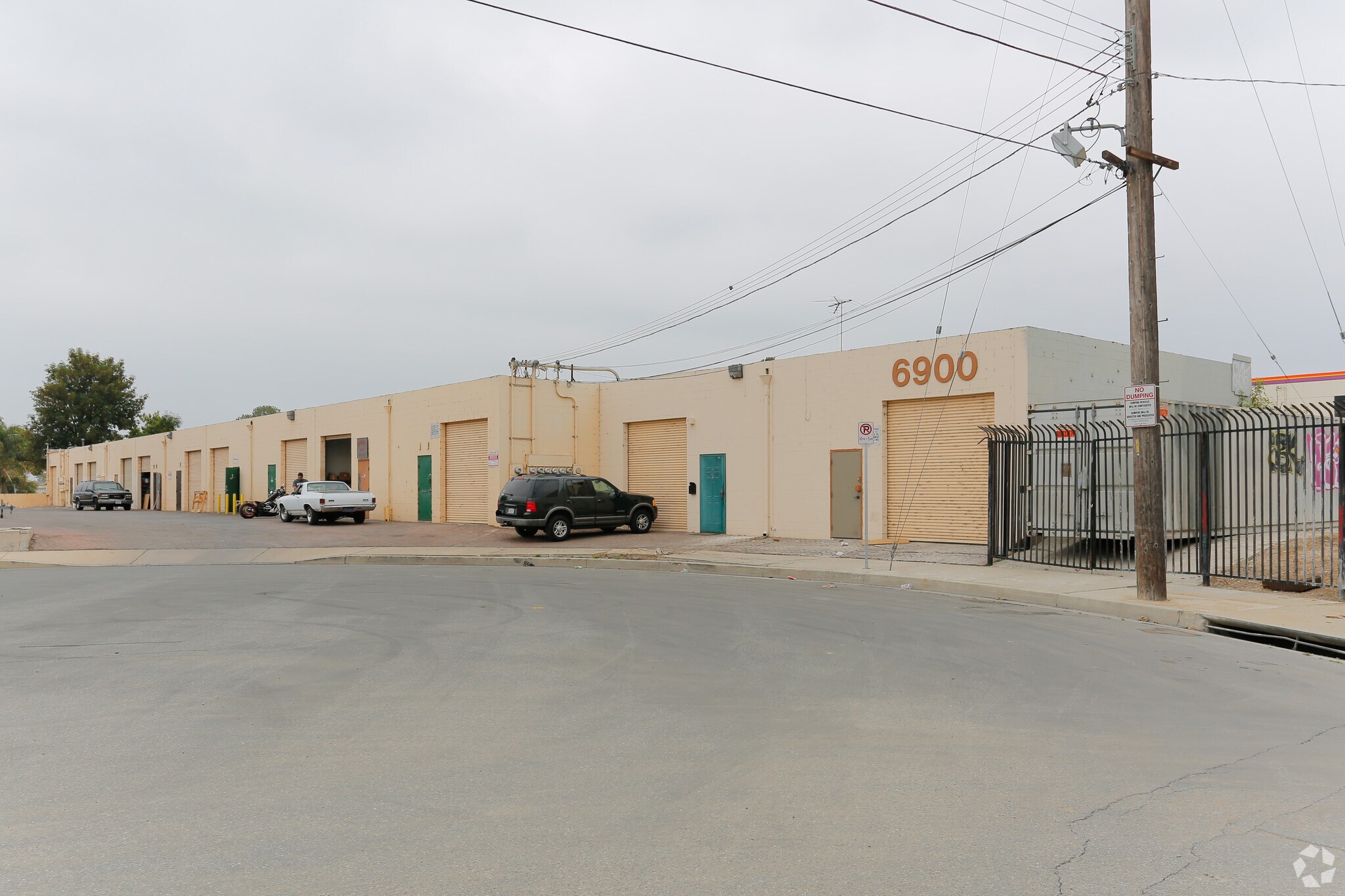 6900 Deering Ave, Canoga Park, CA à louer Photo principale- Image 1 de 7