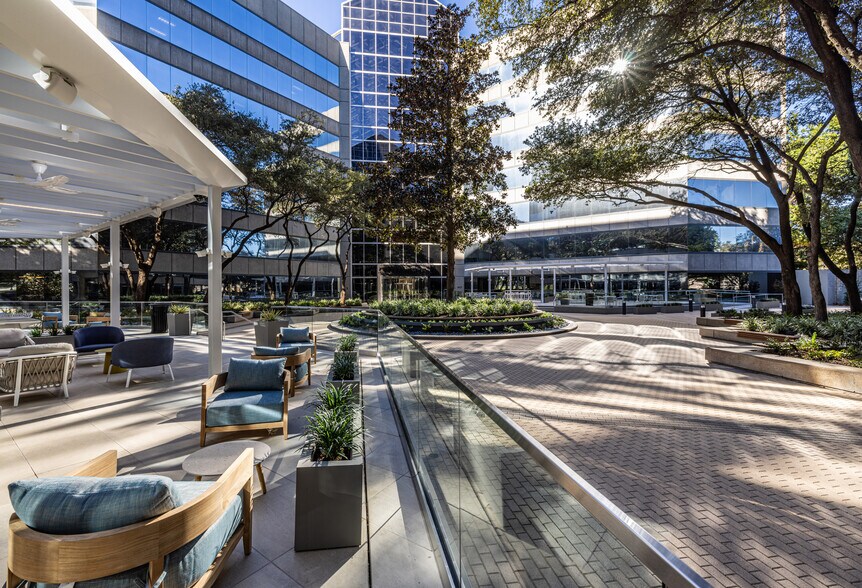 1501-1507 Lyndon B Johnson Fwy, Dallas, TX à louer - Photo du bâtiment - Image 3 de 30