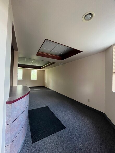 405 Kays Dr, Normal, IL à vendre - Photo du bâtiment - Image 3 de 13