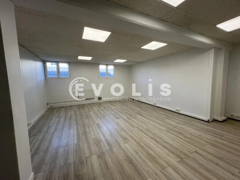 Flex in Neuilly-sur-Marne for lease - Interior Photo - Image 3 of 7