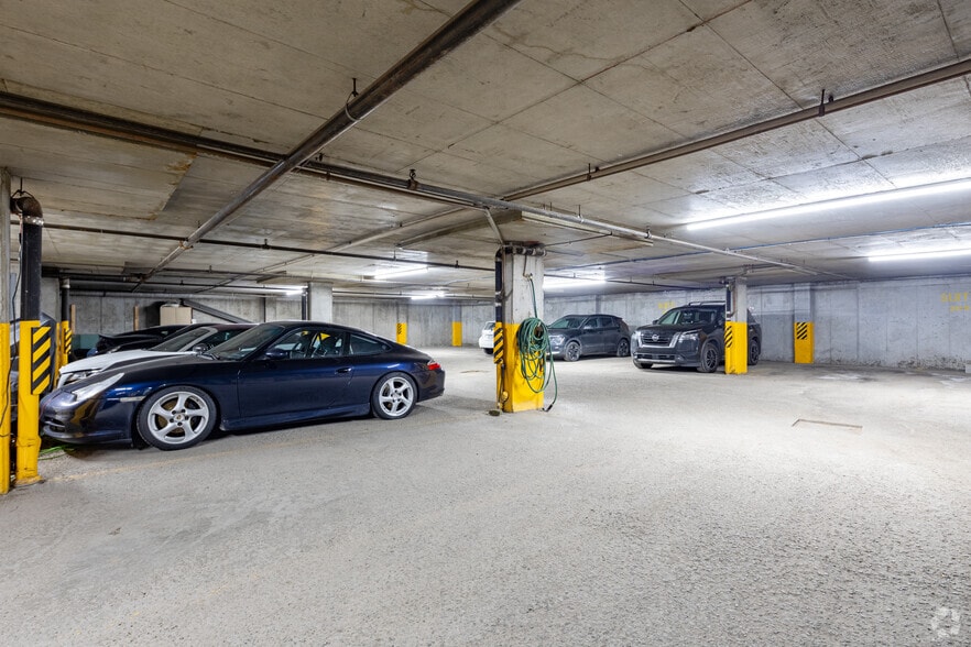 50 Rue Saint-Charles O, Longueuil, QC for lease - Interior Photo - Image 3 of 5