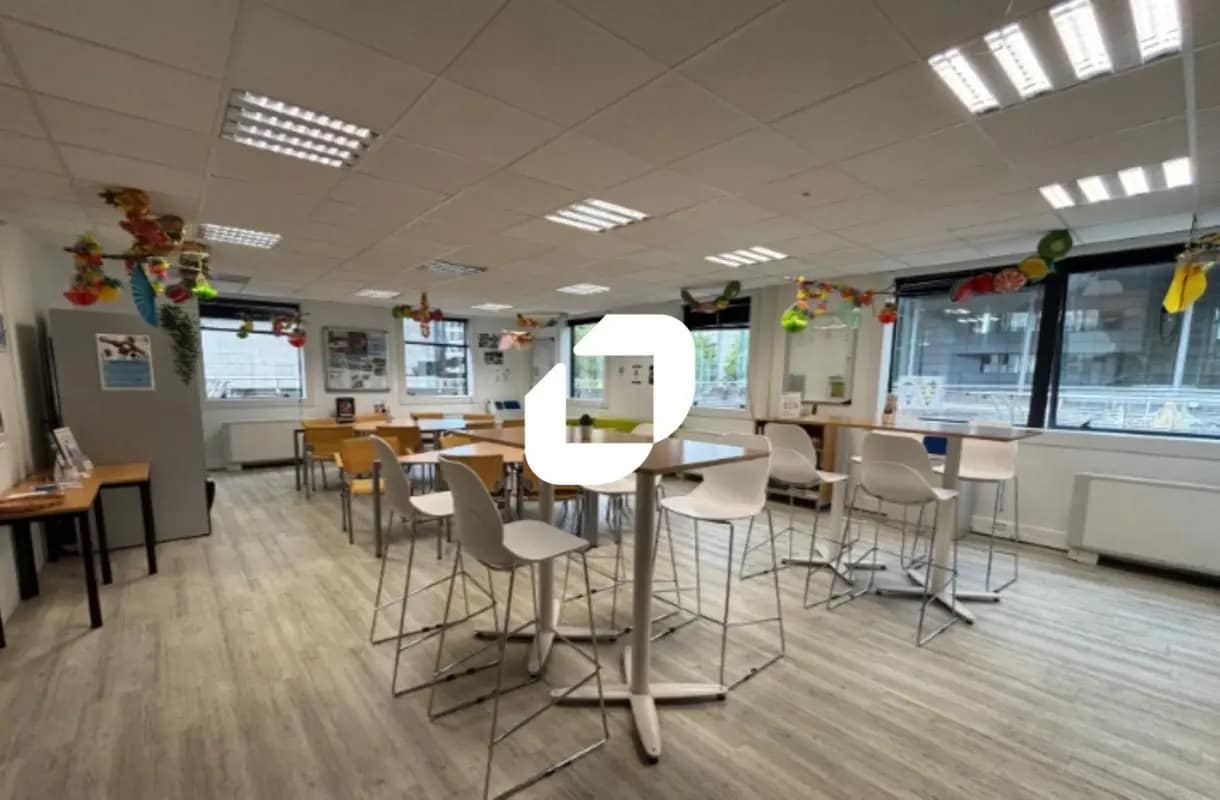 Office in Grenoble for lease Interior Photo- Image 1 of 7