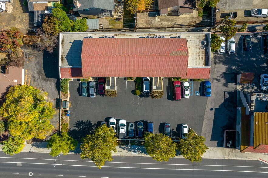 7635 El Camino Real, Atascadero, CA à louer - Photo du bâtiment - Image 3 de 5