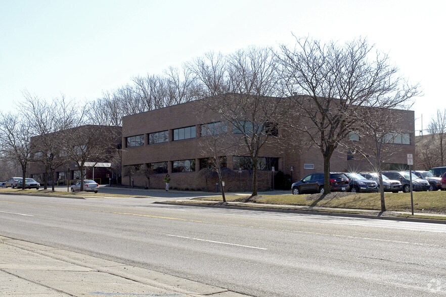 1300 Michigan St NE, Grand Rapids, MI à louer - Photo du bâtiment - Image 2 de 7