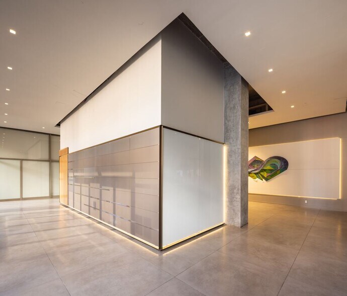 1200 Wilshire Blvd, Los Angeles, CA for lease - Interior Photo - Image 2 of 5