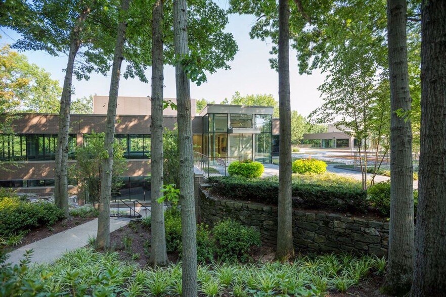 4 Greenwich Office Park, Greenwich, CT à louer - Photo du bâtiment - Image 2 de 5