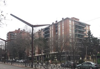 Plus de détails pour Multi-résidentiel à vendre
