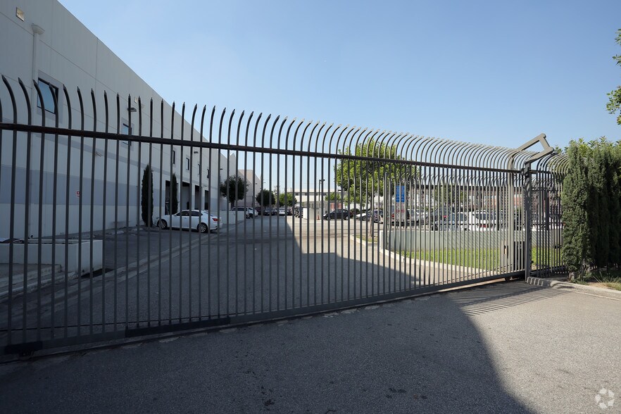 2025-2027 Long Beach Ave, Los Angeles, CA à louer - Photo du bâtiment - Image 1 de 20