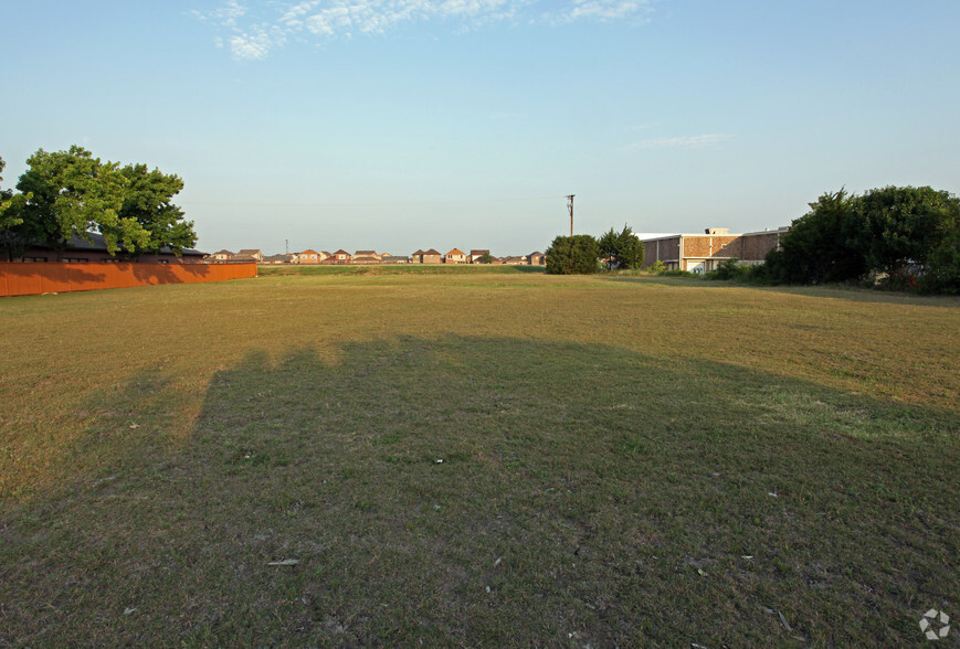 2626 S Carrier Pky, Grand Prairie, TX à vendre - Photo principale - Image 1 de 1