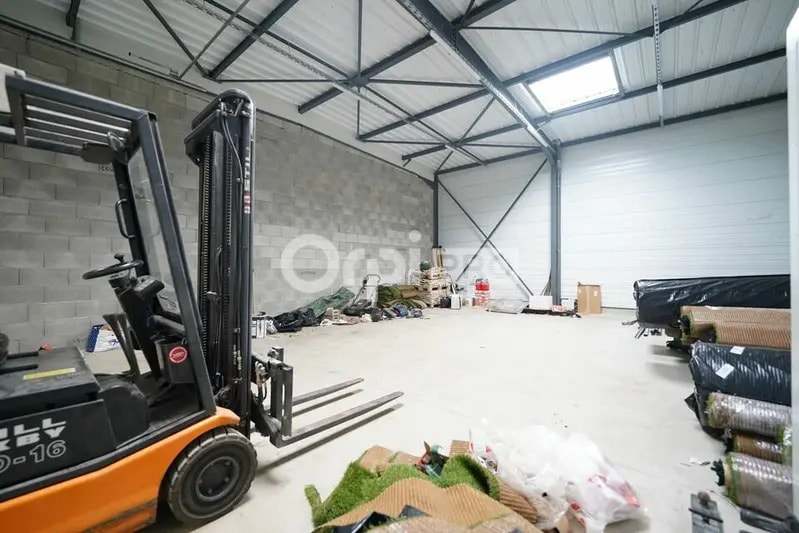 Flex in Sainte-Consorce for lease - Interior Photo - Image 2 of 7