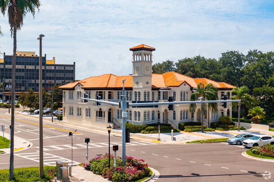 2905 Bayshore Blvd, Tampa, FL à louer - Photo principale - Image 1 de 7