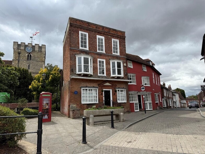 24 The Sq, Petersfield à vendre - Photo du bâtiment - Image 1 de 6
