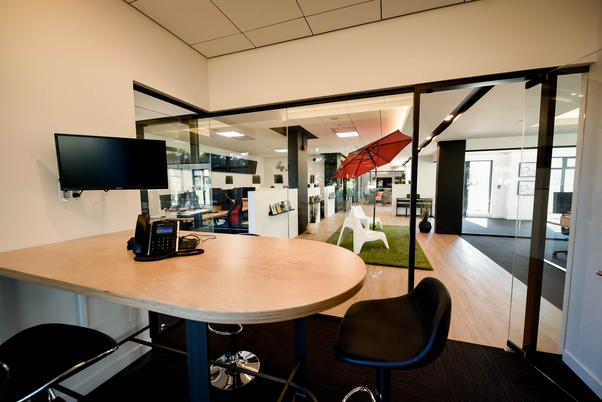 2727 Rue Saint-Patrick, Montréal, QC for lease Interior Photo- Image 1 of 1