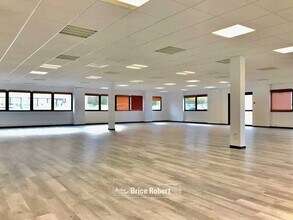 Bureau dans Saint-Priest à louer Photo intérieure- Image 1 de 3