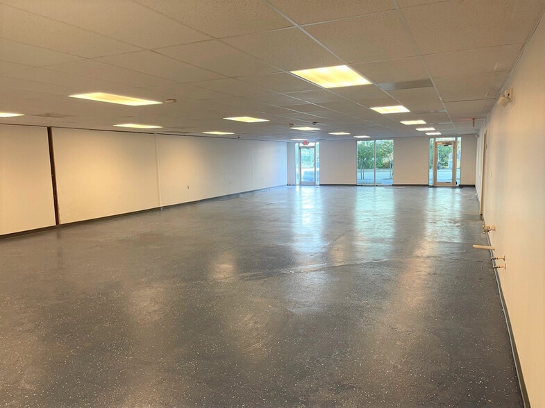 9641 Gulf Blvd, Treasure Island, FL for lease - Interior Photo - Image 2 of 7