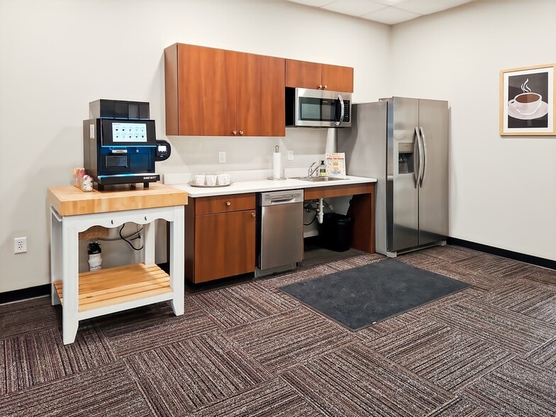 13701 Woodway Dr, Woodway, TX for lease - Interior Photo - Image 3 of 12