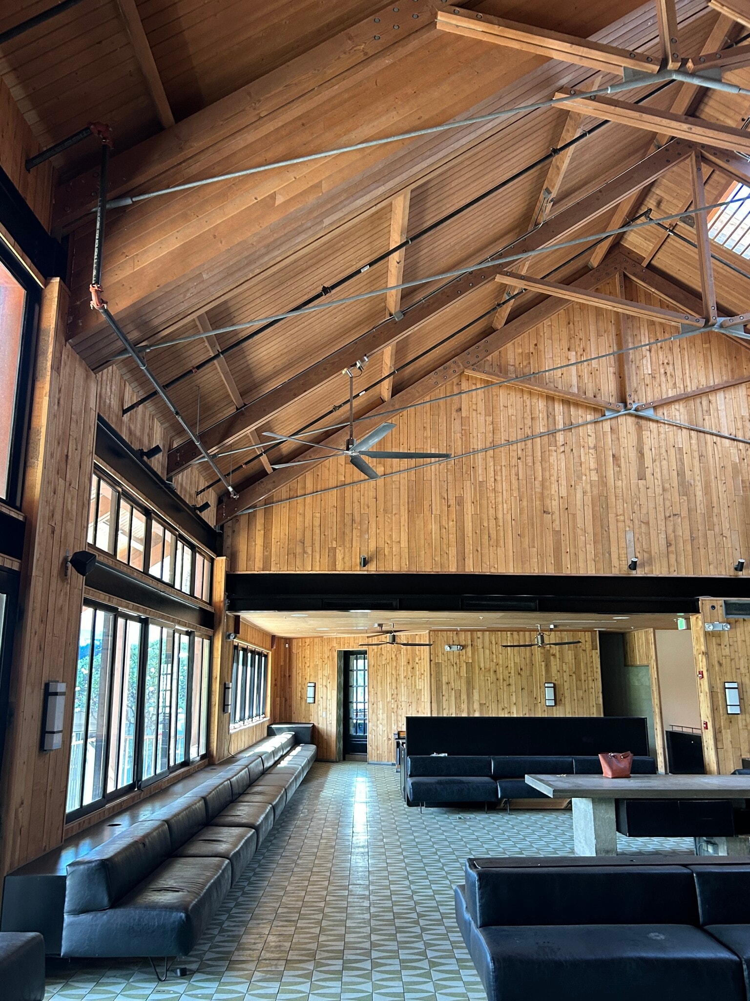 280 Beach Walk, Honolulu, HI for lease Interior Photo- Image 1 of 4