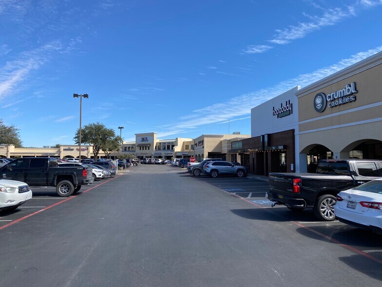 4400 N Midland Dr, Midland, TX à louer - Photo du bâtiment - Image 2 de 15