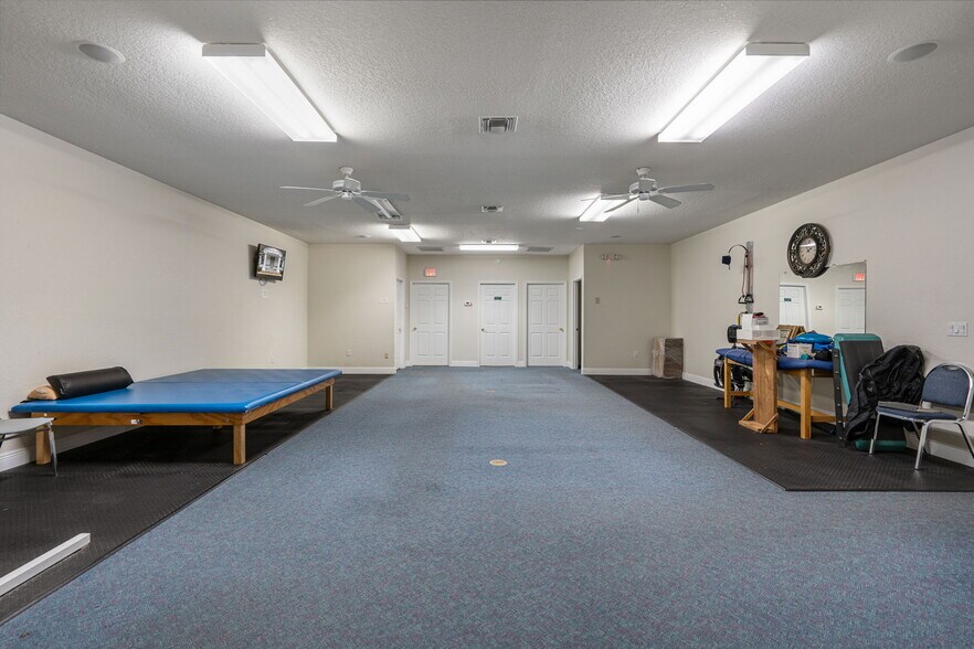 1377 Deltona Blvd, Spring Hill, FL à louer - Photo intérieure - Image 3 de 18