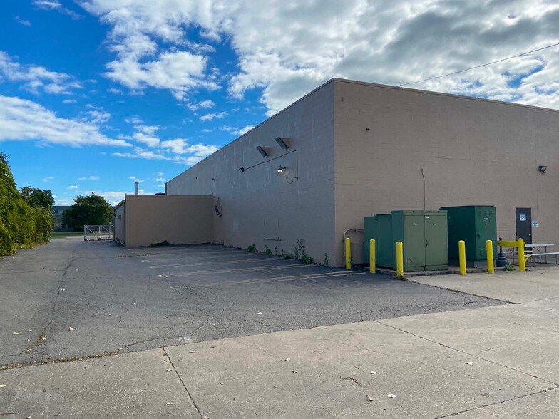 11813 Hubbard St, Livonia, MI for lease - Building Photo - Image 2 of 2