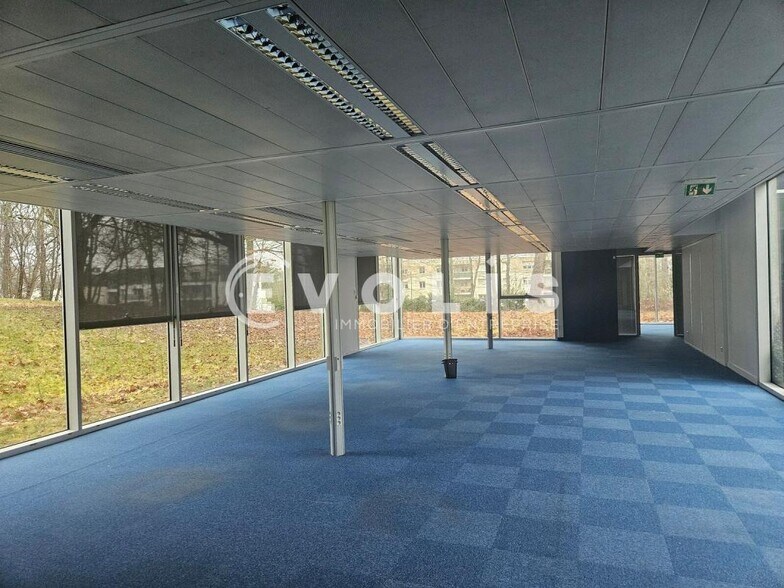 Office in Orsay for lease - Building Photo - Image 2 of 27