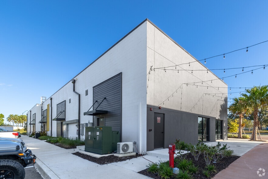 320-340 Kathleen Rd, Lakeland, FL à louer - Photo du bâtiment - Image 3 de 9