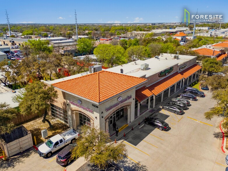 11220 N Lamar Blvd, Austin, TX à vendre - Photo du bâtiment - Image 2 de 4