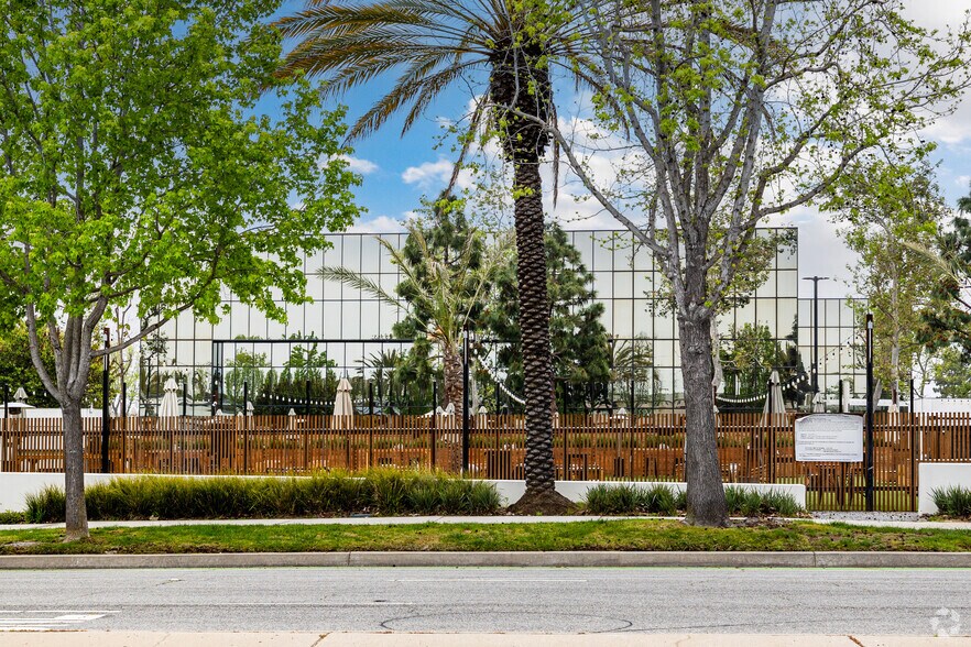 3420 Ocean Park Blvd, Santa Monica, CA à louer - Photo du bâtiment - Image 3 de 11