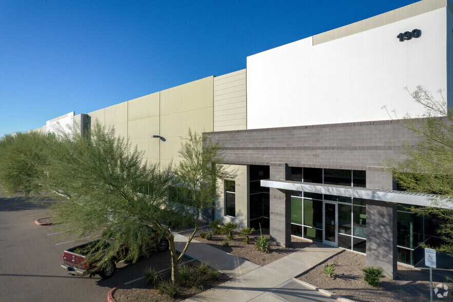 150 S Kyrene Rd, Chandler, AZ à louer - Photo du bâtiment - Image 2 de 6