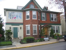 67 W Court St, Doylestown PA - Services immobiliers commerciaux