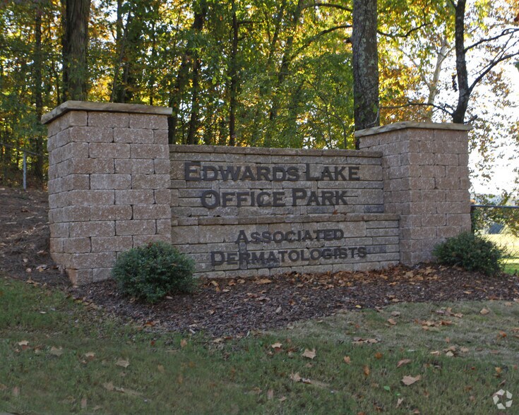 1401 Edwards Lake Rd, Birmingham, AL à vendre - Photo du bâtiment - Image 2 de 3