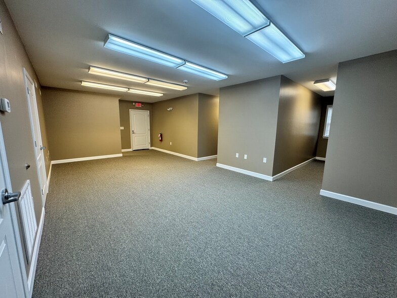 105 Pelham Commons Blvd, Greenville, SC for lease - Interior Photo - Image 2 of 4