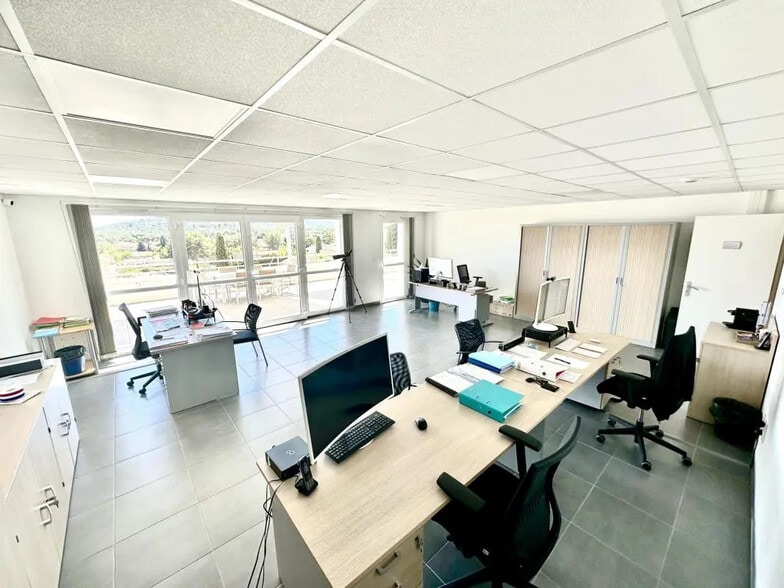 Office in La Seyne-sur-Mer for sale - Building Photo - Image 1 of 6