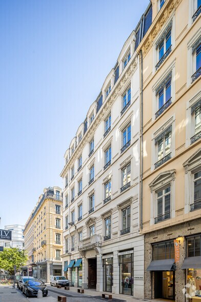 1 Rue Des Quatre Chapeaux, Lyon à louer - Photo du bâtiment - Image 2 de 18
