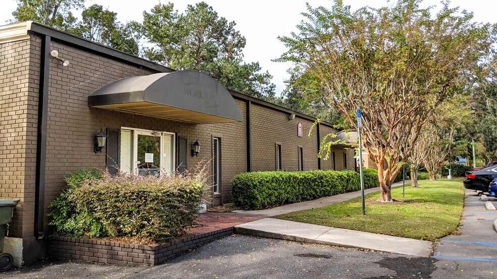 323 John Knox Rd, Tallahassee, FL à louer - Photo du bâtiment - Image 3 de 10