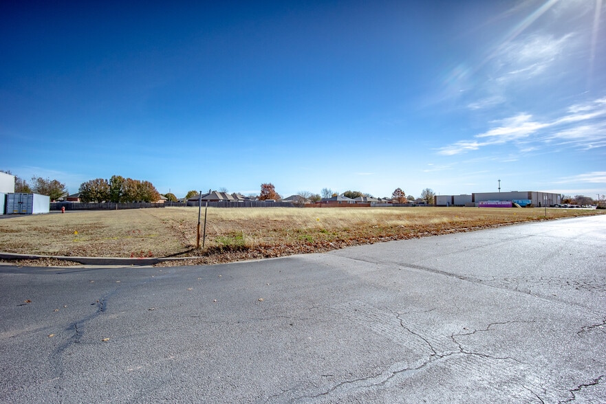951 Sonoma Park Dr, Norman, OK à vendre - Photo du bâtiment - Image 3 de 17