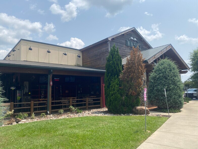 5801 Johnston St, Lafayette, LA for sale - Building Photo - Image 3 of 32